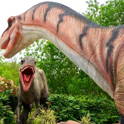 Dinosaur Tycoon: roaring dinosaur statues in a park