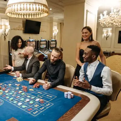 Live Roulette: players and dealer at a roulette table